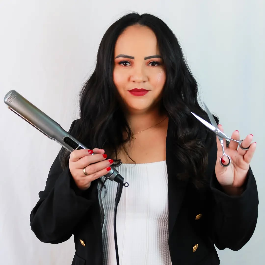 Lenny Aguiar — cabeleireira e nails designer